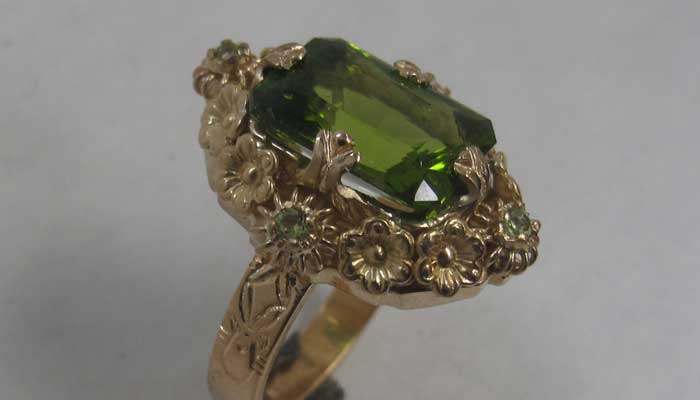 peridot stone ring 